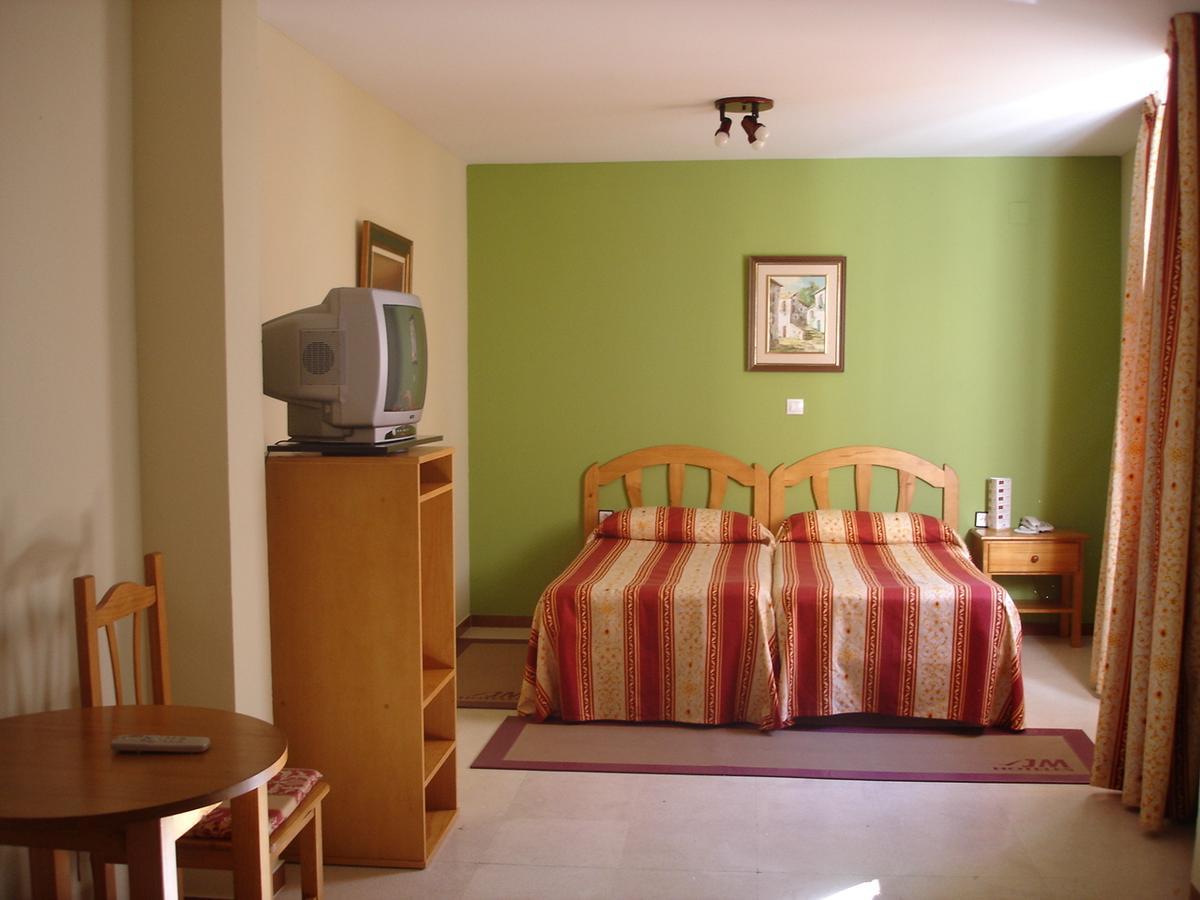 Hotel Jm Jardin De La Reina Guillena Quarto foto